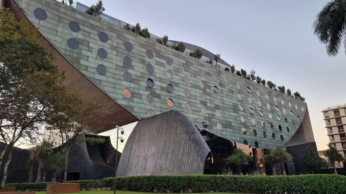 Fachada do Hotel Unique, em São Paulo