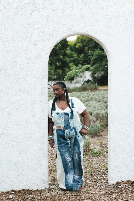 Ellen Oléria, cantora, compositora e produtora, em foto de divulgação do álbum Canto de Casa Vol. 1