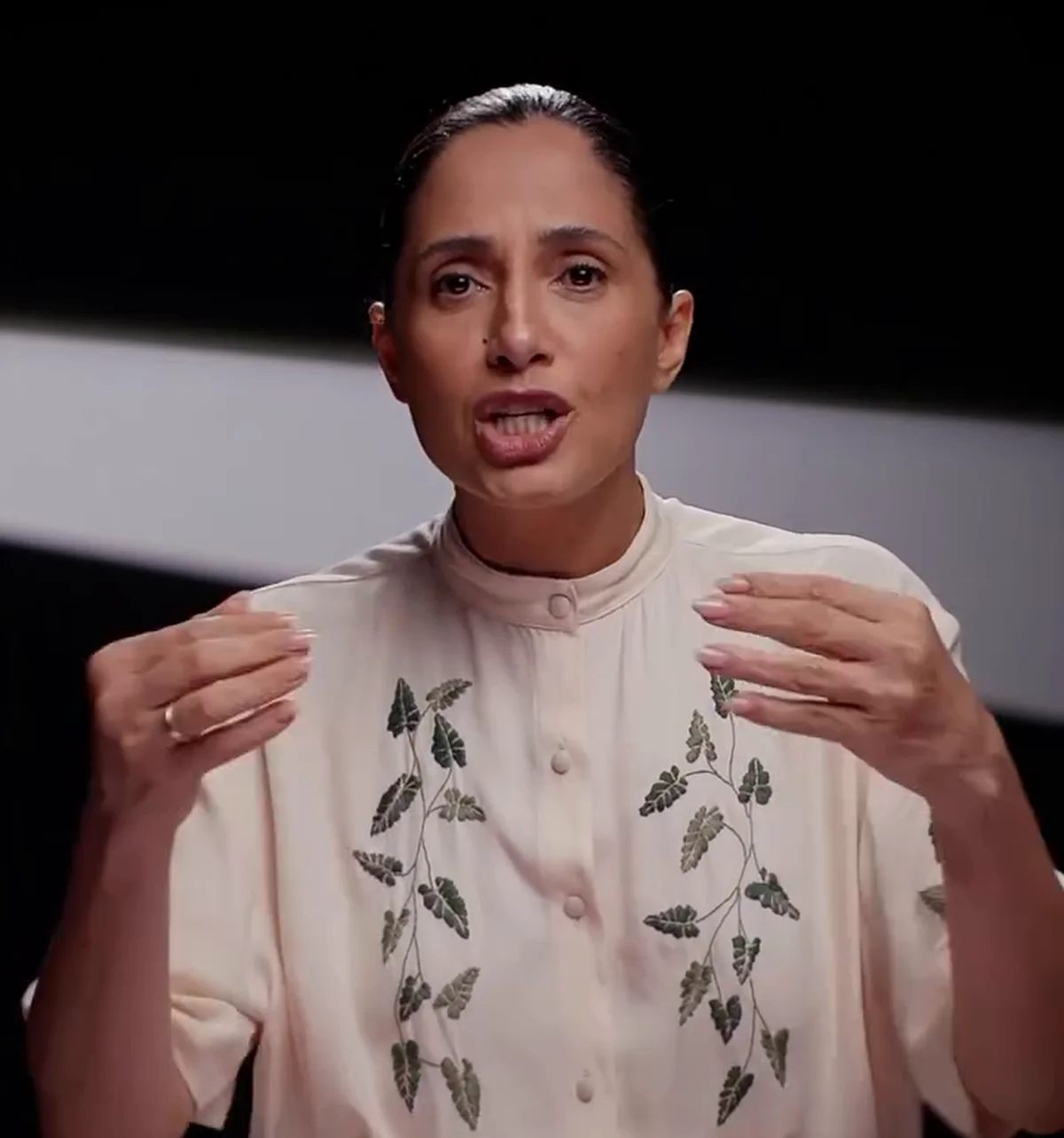 Camila Pitanga no episódio da série Revelando sobre o caso Ana Clara