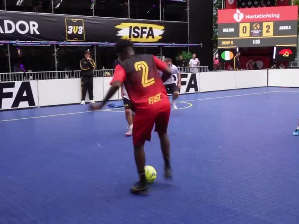 Angola vence a Irlanda por 2 a 0 no Mundial de futebol de rua em Utrecht, e o resultado devolve uma ideia mais antiga que o torneio: no continente africano, futebol é arte