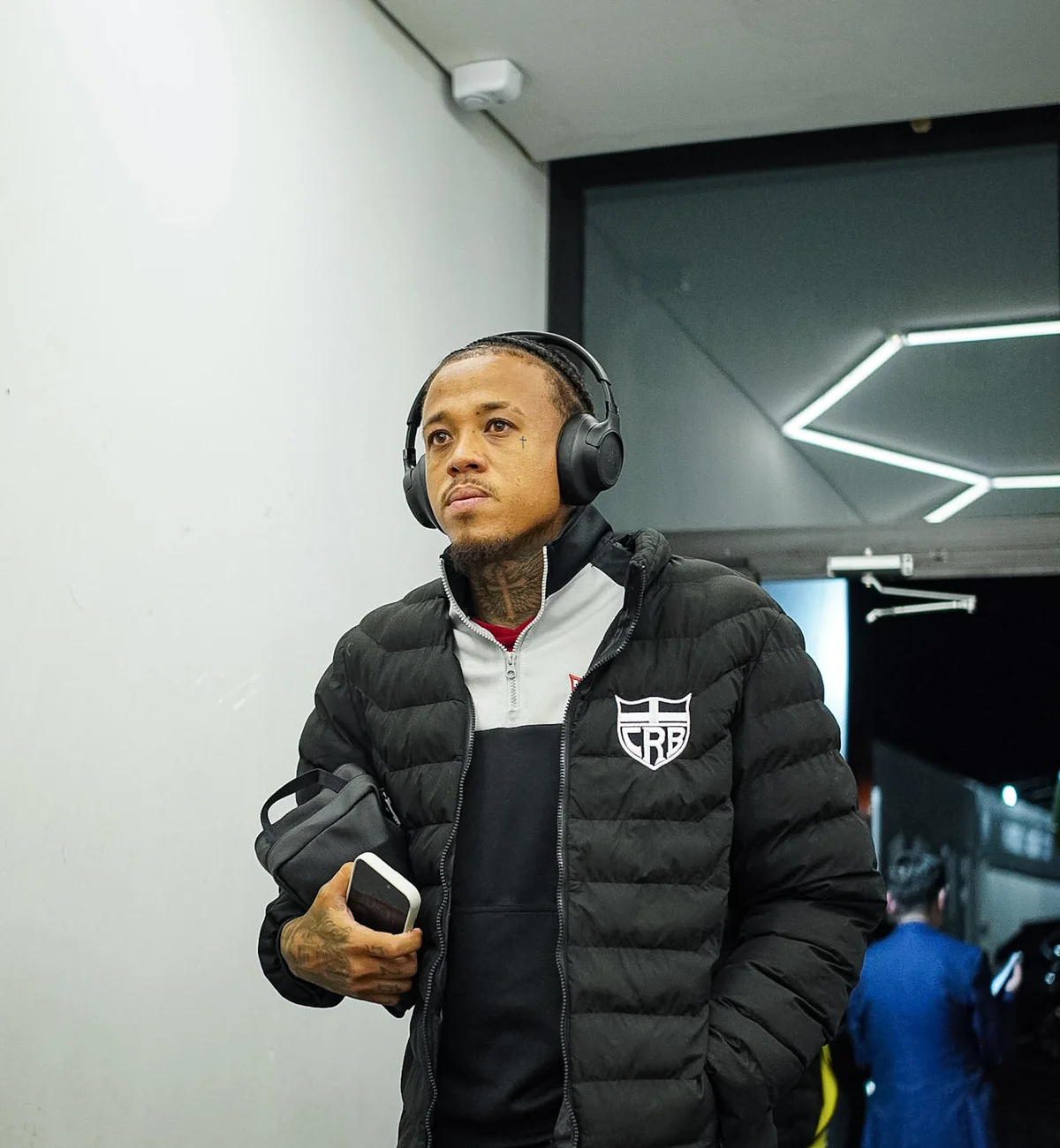 Luizão, do CRB, chegando ao Estádio Germano Krüger
