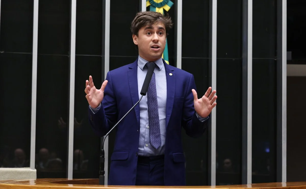Nikolas Ferreira discursa na tribuna da Câmara dos Deputados