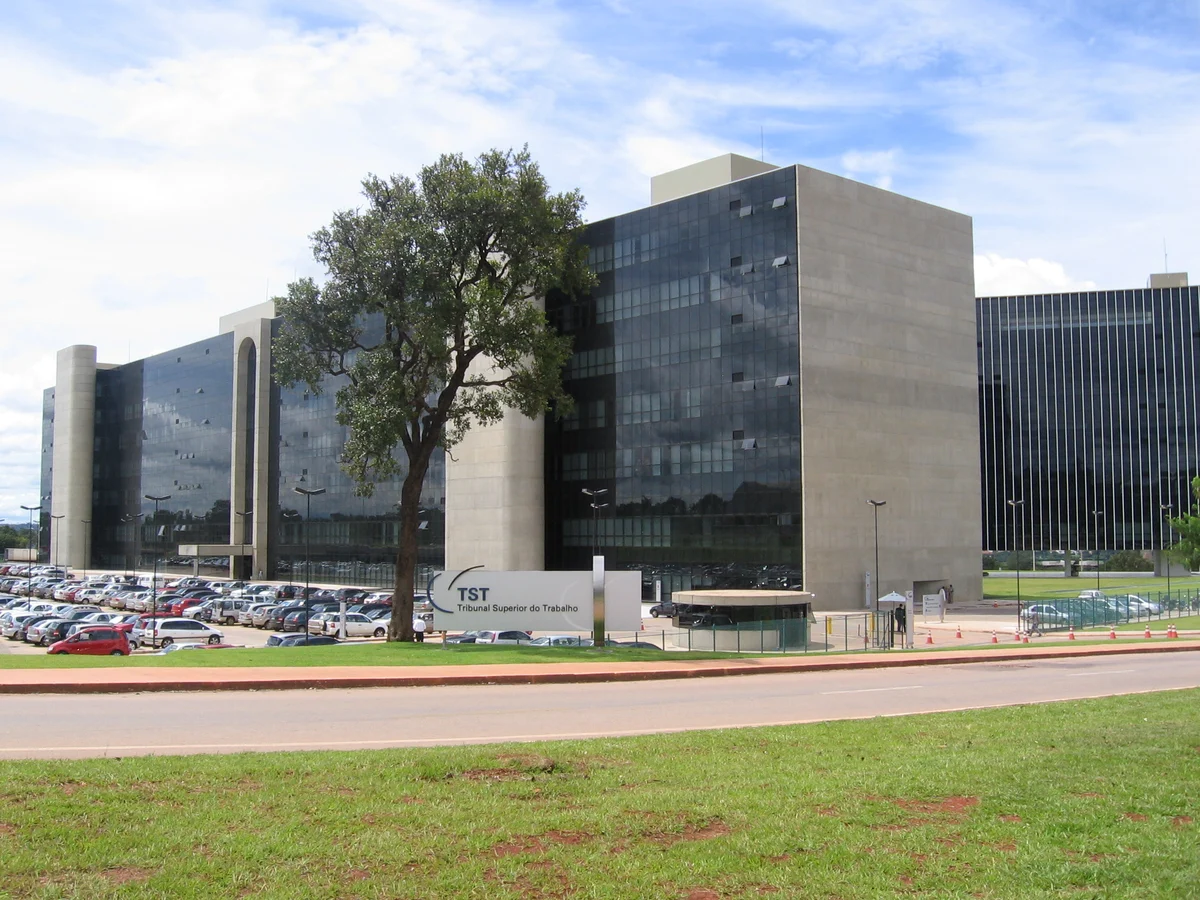 Fachada da sede do Tribunal Superior do Trabalho, em Brasília