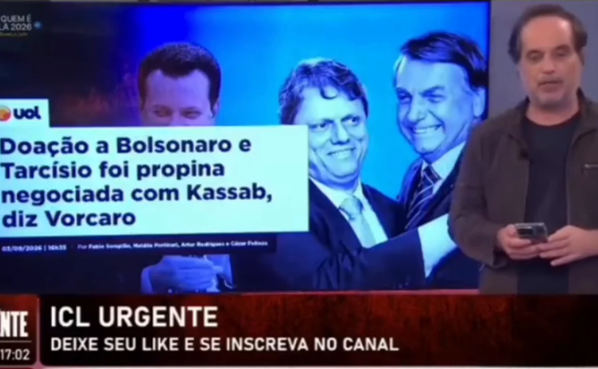 Reportagem de TV mostra manchete da UOL sobre doação de Vorcaro a Bolsonaro e Tarcísio, com fotos dos dois políticos e de Gilberto Kassab ao fundo